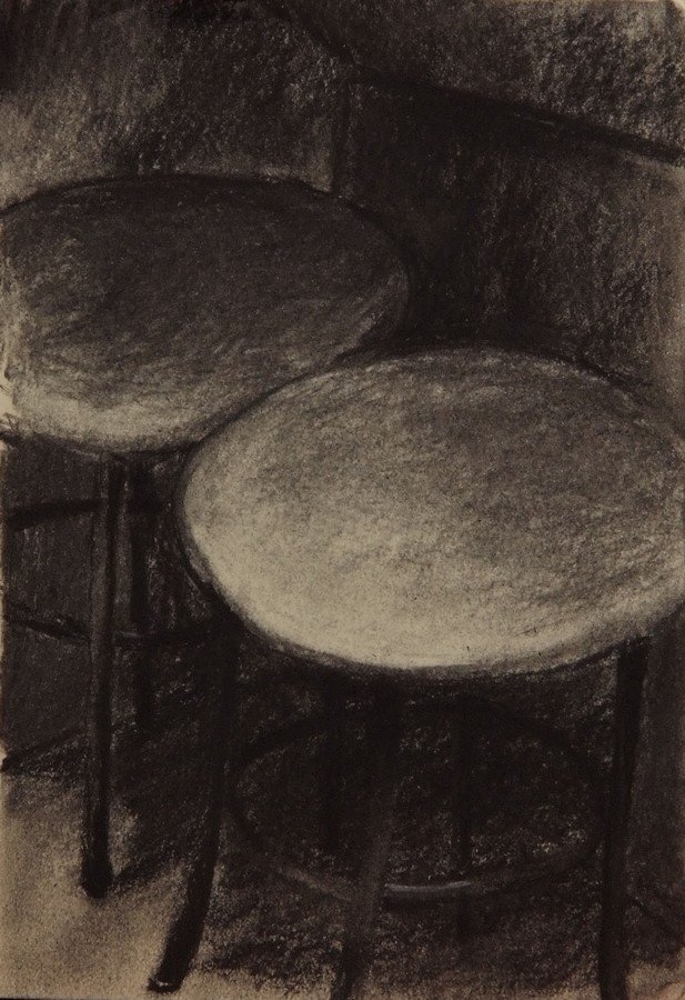 Czink Ibolya Beatrix: Kerek székek, 2013, szénrajz · tanulmány