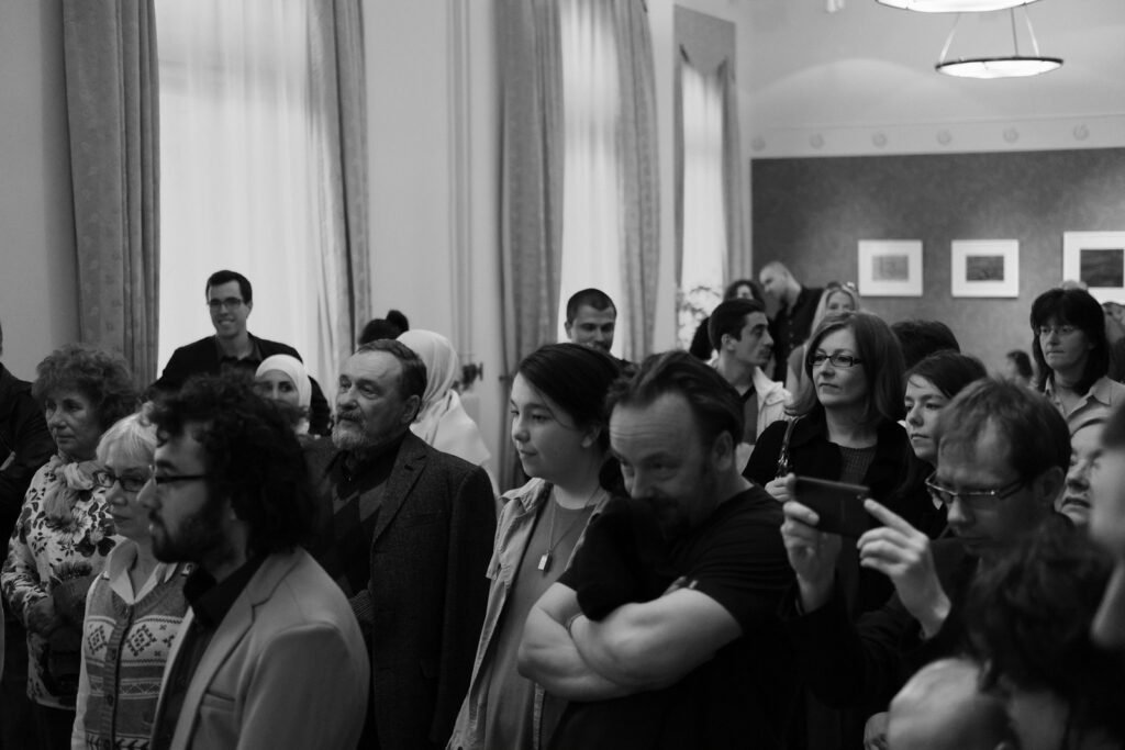 Czink Ibolya Beatrix kiállítása: „Elcsituló hullámok” kiállítás 2016. április 30.